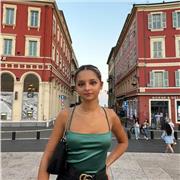 Professeur particulier donne des cours de français pour tout niveau